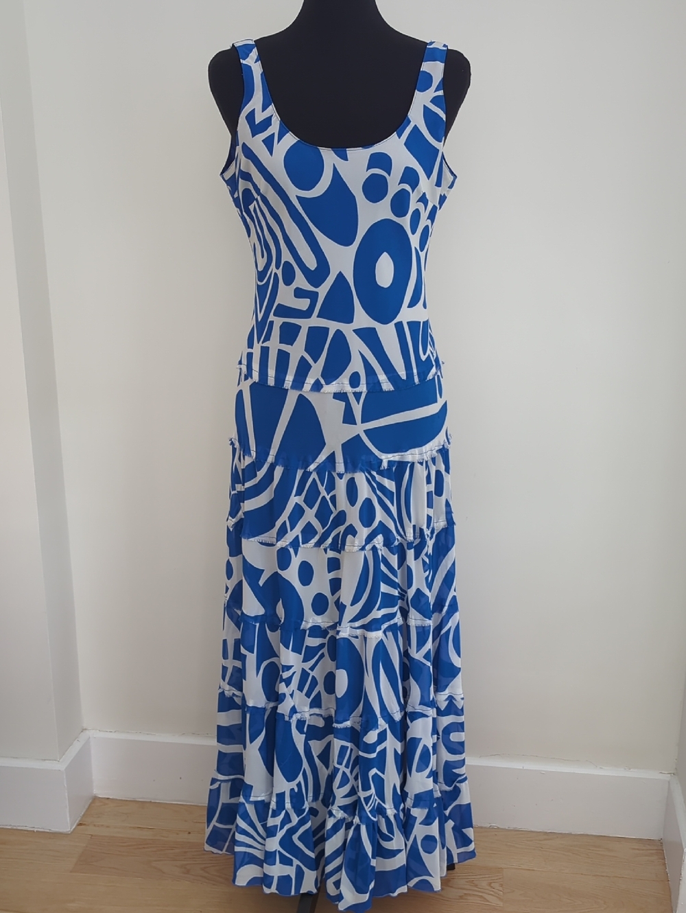 Jones New York Blue and White Graphic Scoop-Neck Fit-and-Flare Tiered Maxi Dress